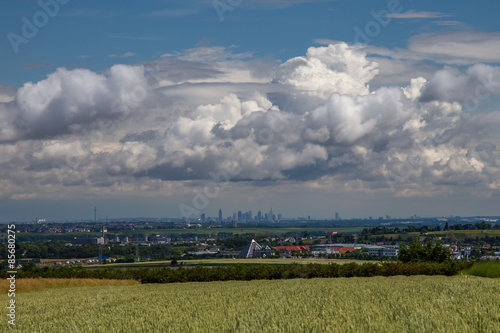 Dicke Wolken über Frankfurt © Stephan Dinges