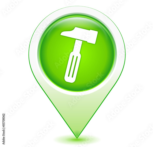 marteau sur marqueur géolocalisation vert