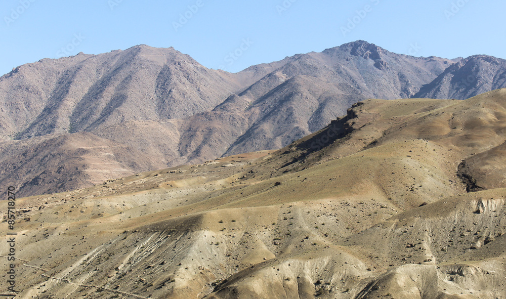 Fototapeta premium rugged terrain of ladakh, india 