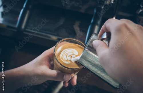 how to make latte art coffee in vintage color