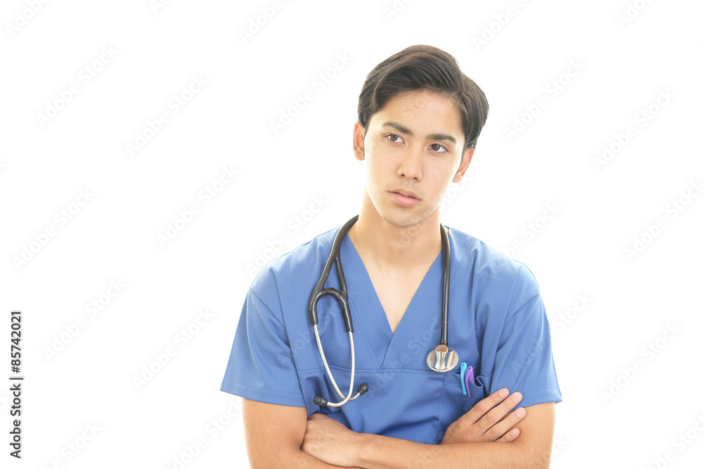 真剣な表情の医師 真剣な表情の医師