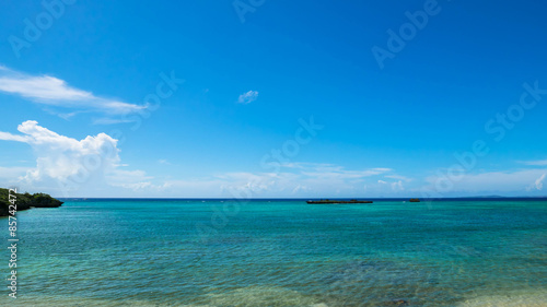 沖縄・万座のビーチ © sin_ok