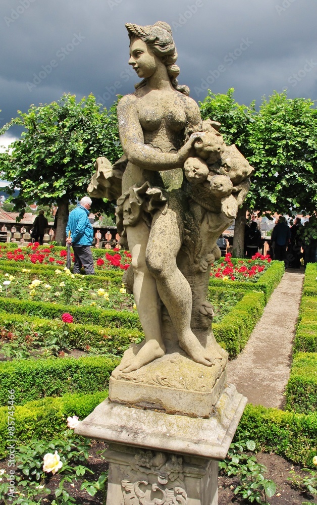 Statue im Bamberger Rosengarten Statue im Bamberger Rosengarten