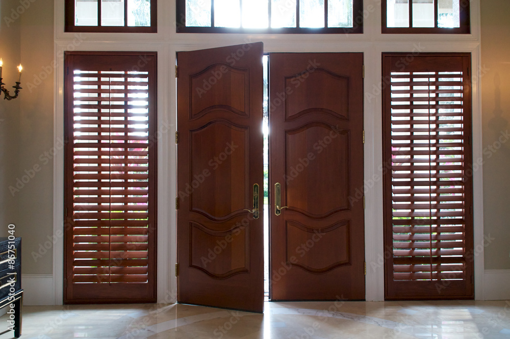 Obraz premium door ajar with light shining in