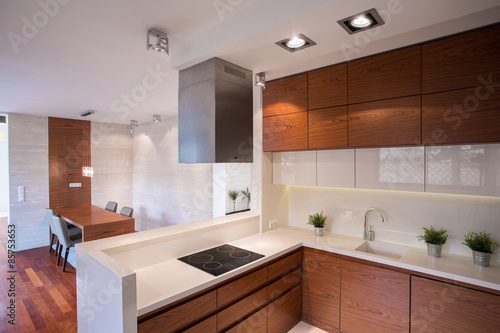 Contemporary decorated kitchen