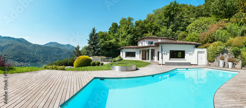 villa with swimming pool © alexandre zveiger