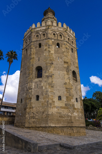 Torre del Oro in Sevilla am Ufer des Guadalquivir