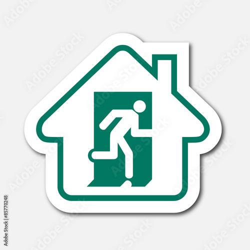 Logo maison et sortie de secours.