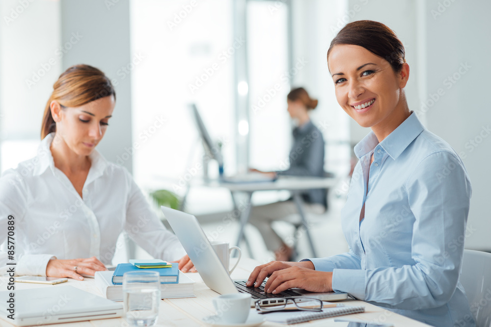 Obraz premium Successful women entrepreneurs at work