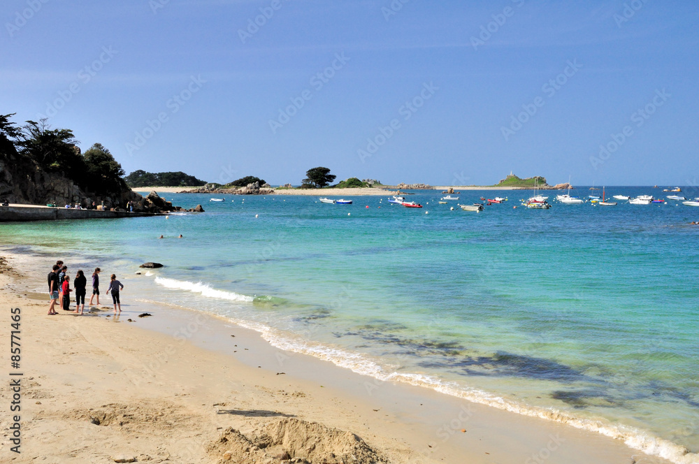 Belle plage aux belles couleurs à Port-Blanc en Bretagne Belle plage aux belles couleurs à Port-Blanc en Bretagne