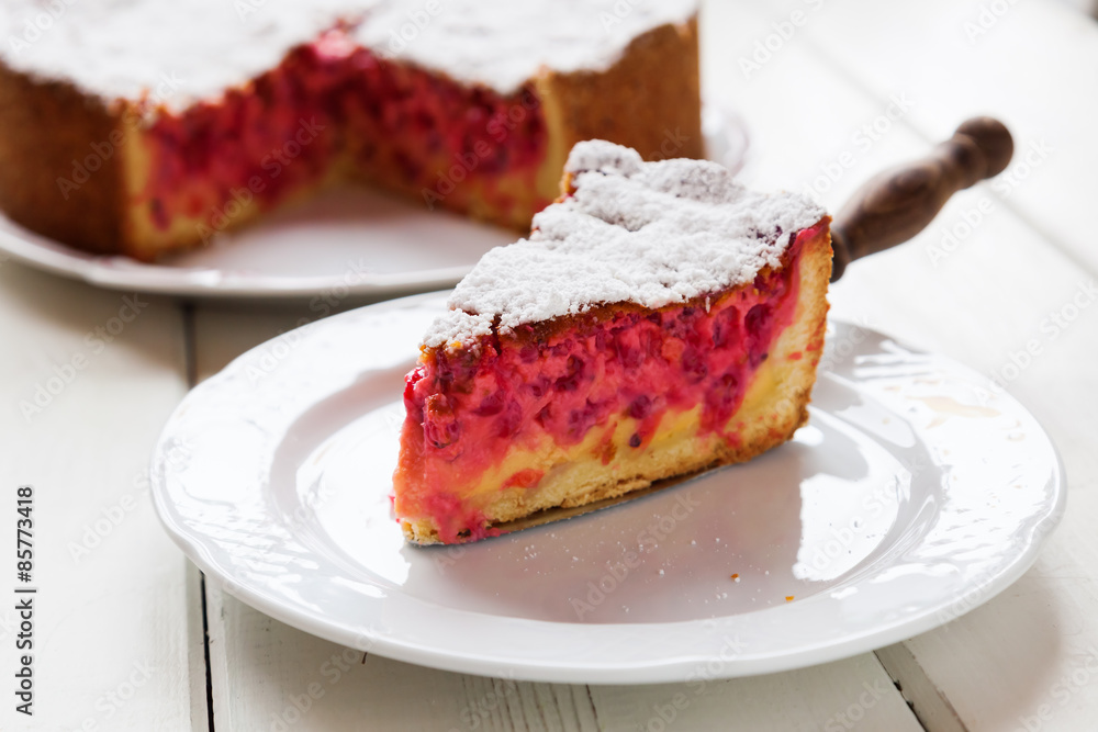 Johannisbeerkuchen mit Vanillecreme Stock Photo | Adobe Stock