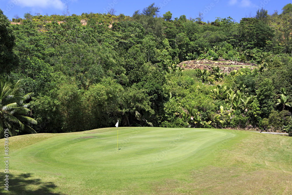 Obraz premium Beautiful golf course at the Constance Lemuria Resort.
