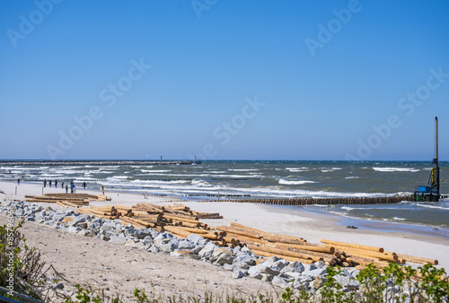 Erneuerung der Buhnen in Ustka, Polen Ostsee