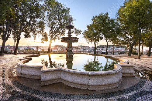 Miradouro São Pedro de Alcântara Lisbonne photo