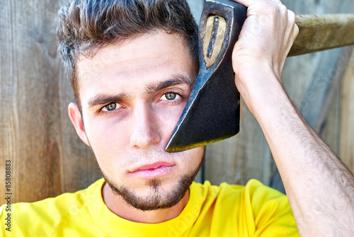 Εκτύπωση καμβά man shaves with an axe