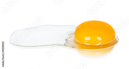 Φωτογραφία Egg yolk closeup isolated on white