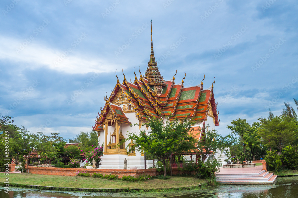 The Dusit Maha Prasat Palace ( The Grand Palace ) at ancient city in Samut Prakan province, Thailand The Dusit Maha Prasat Palace ( The Grand Palace ) at ancient city in Samut Prakan province, Thailand