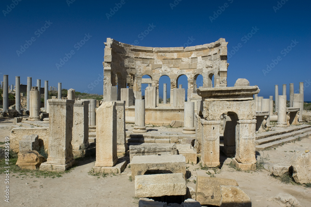 La piazza del mercato di Leptis Magna in Libia