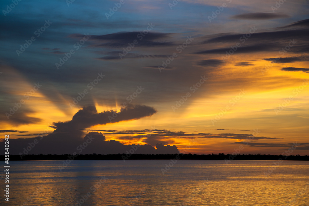 Naklejka premium アマゾン川の落日