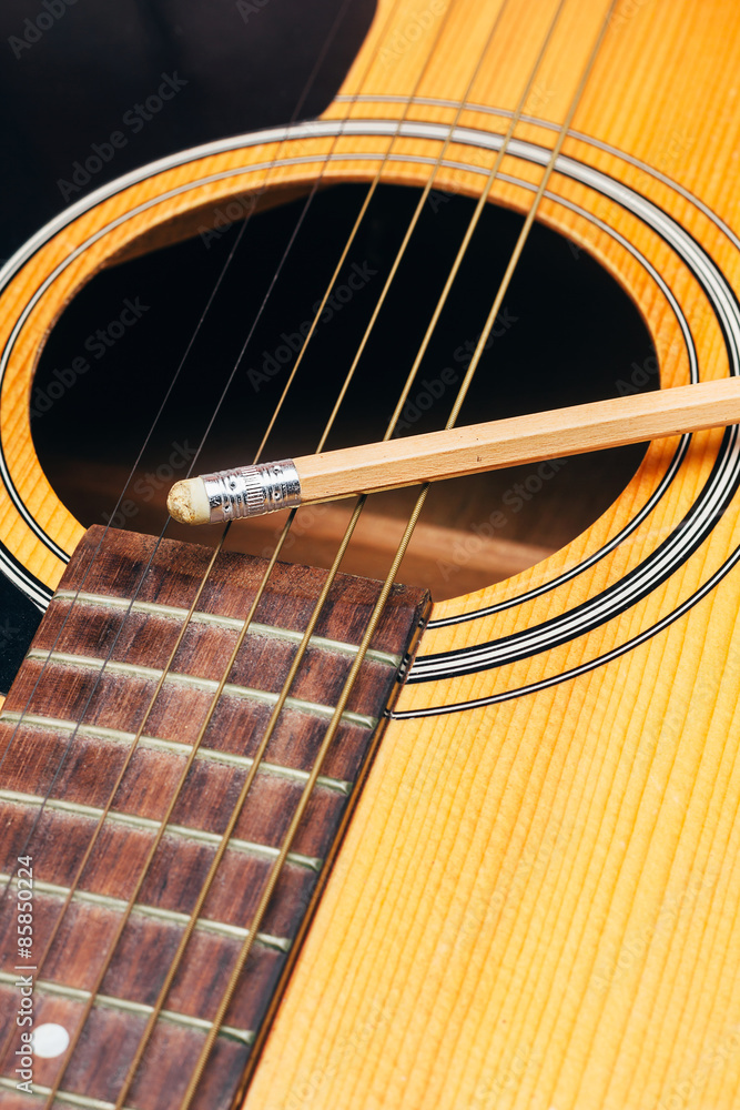 Obraz premium pencil on guitar 