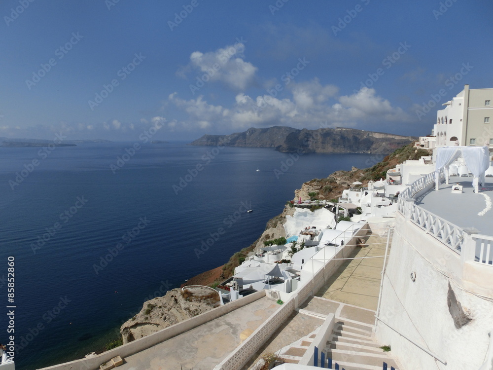 Obraz premium View to the sea from Oia village of Santorini island in Greece