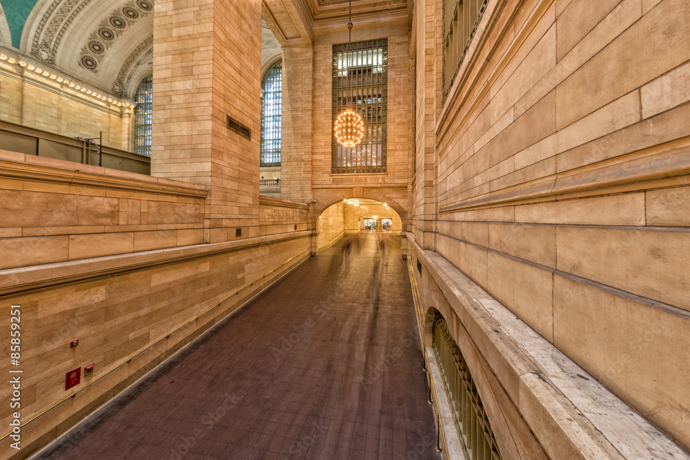 Φωτογραφία Grand Central station with moving people