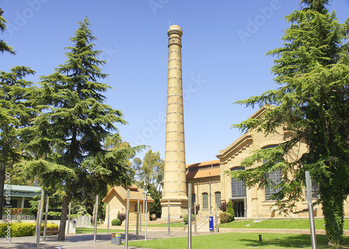 Chimenea ornamental en unos jardines, Cornellá de Llobregat, Barcelona