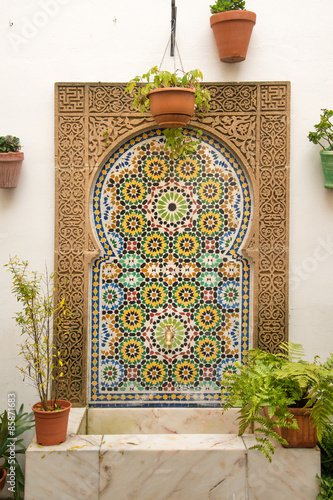 Fototapeta Traditional fountain in Spanish tiles in courtyard of Cordoba house