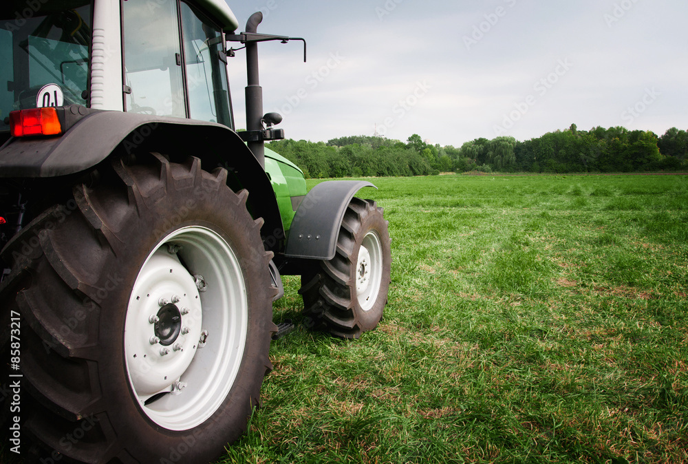 © badahos - new tractor