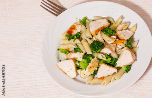 penne pasta with chicken and broccoli