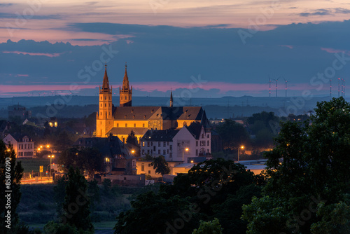 Blick auf die Liebfrauenkirche in Worms bei Nacht