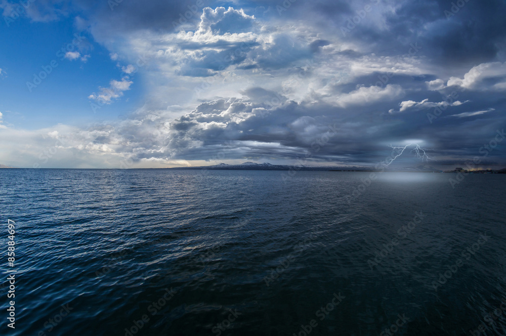 Obraz premium lightning water landscape