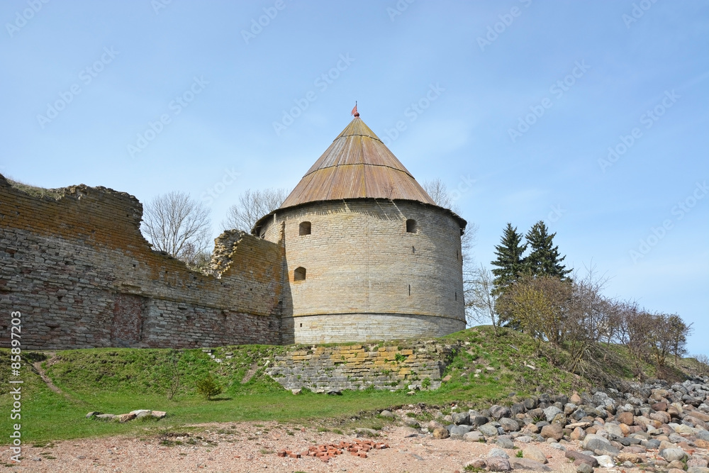 Fototapeta premium Royal tower of the fortress at Shlisselburg city. Fortress called Oreshek (Nut fortress)