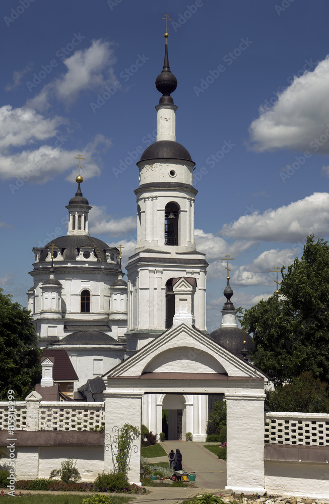 Fototapeta premium Собор с колокольней Черноостровского монастыря. Малоярославец.