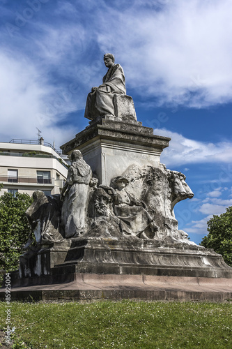 Louis Pasteur monument (1904, sculptor Alexander Falguire) Paris