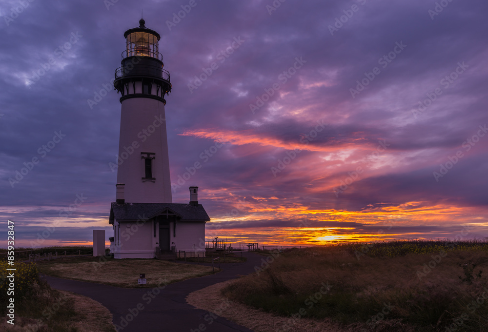 Yaquina lighthouse at sunset