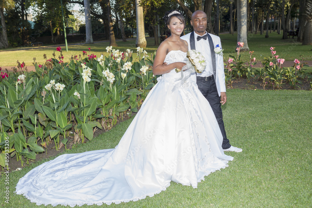 Fototapeta premium Wedding Bride Groom outdoor gardens portrait memories