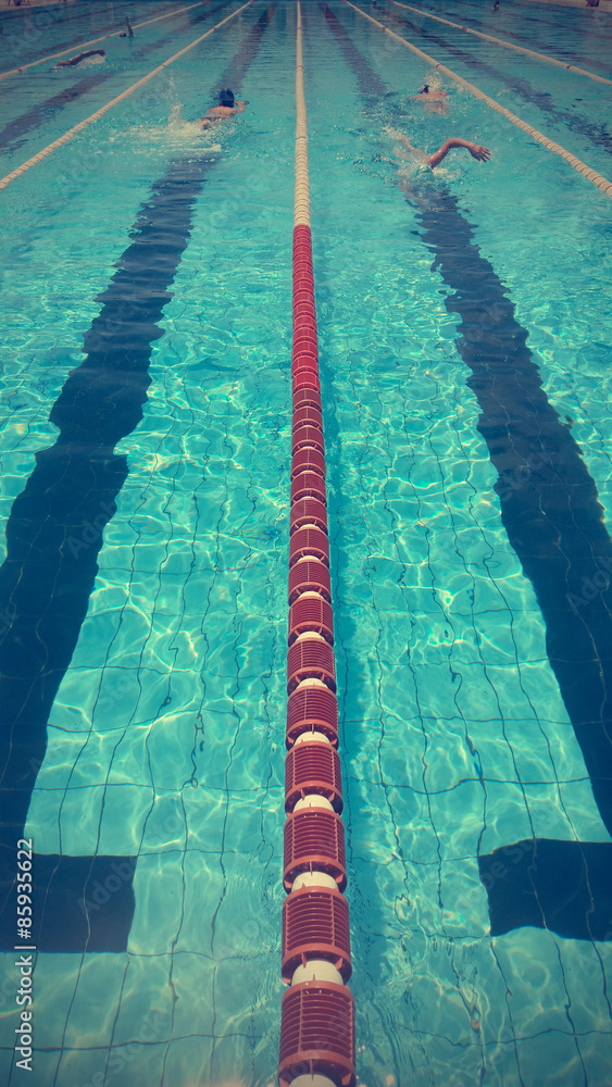 Nuoto in piscina