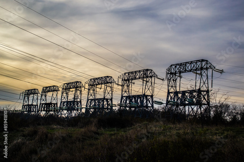 Мачты линий электропередач.