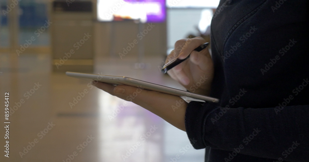 Easy work with pad during flight waiting Easy work with pad during flight waiting