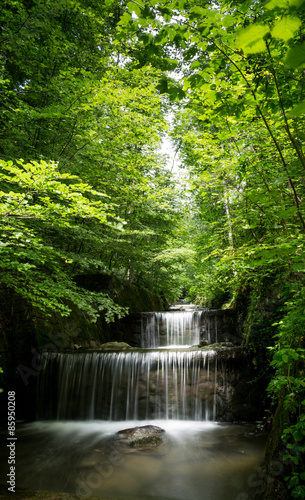 Mystischer Wasserfall im Elfenland