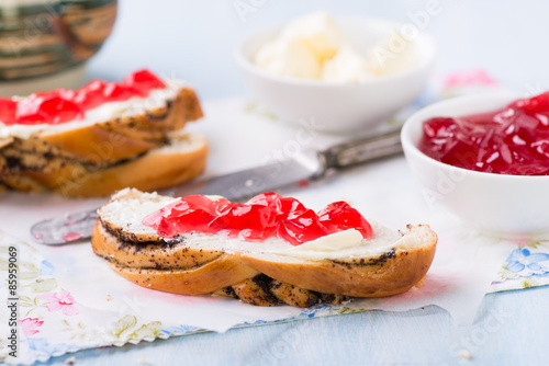Sandwiches with fresh red currant jam