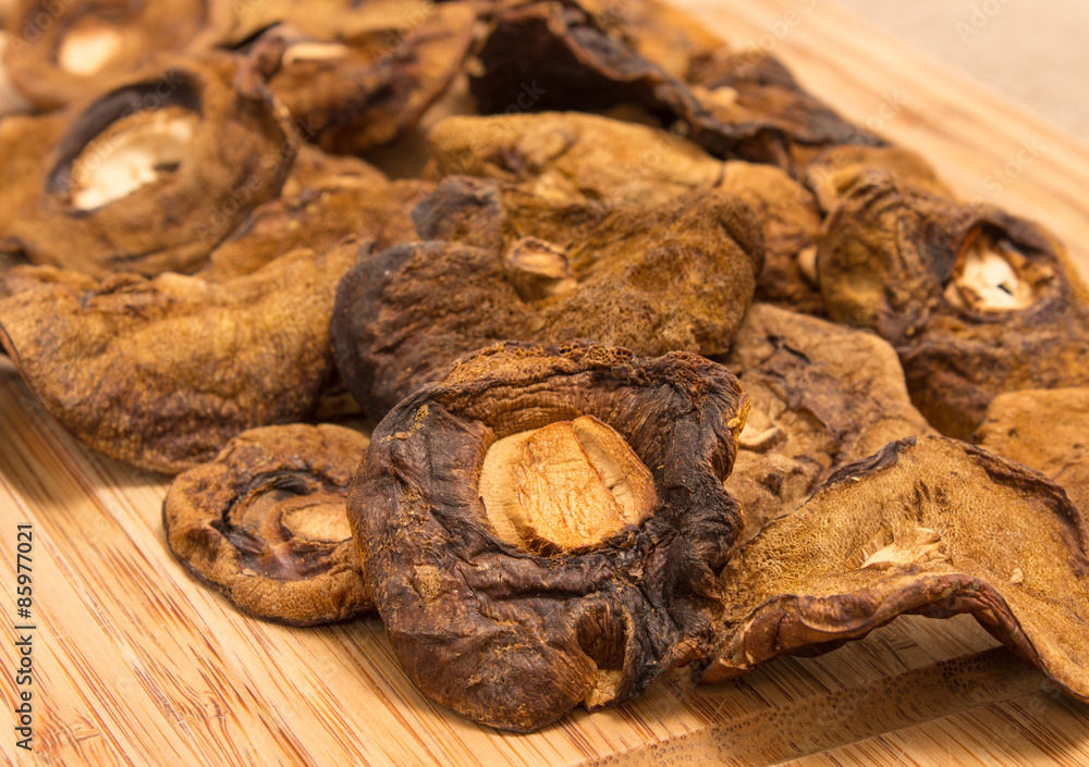 Obraz premium Dried mushrooms on canvas