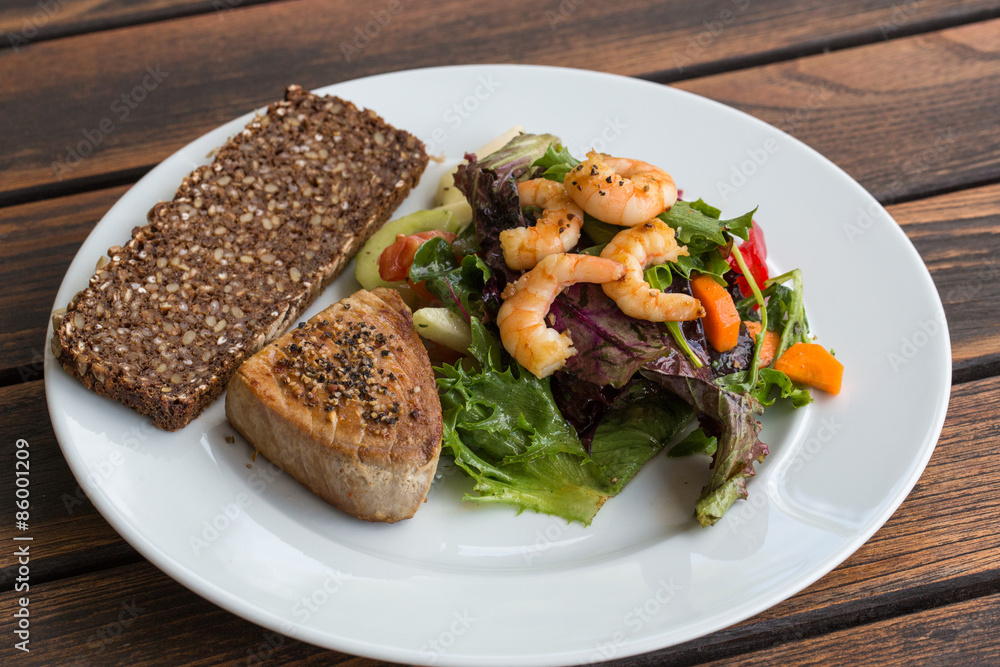Tuna Steak and vegetable salad v3 Tuna Steak and vegetable salad v3