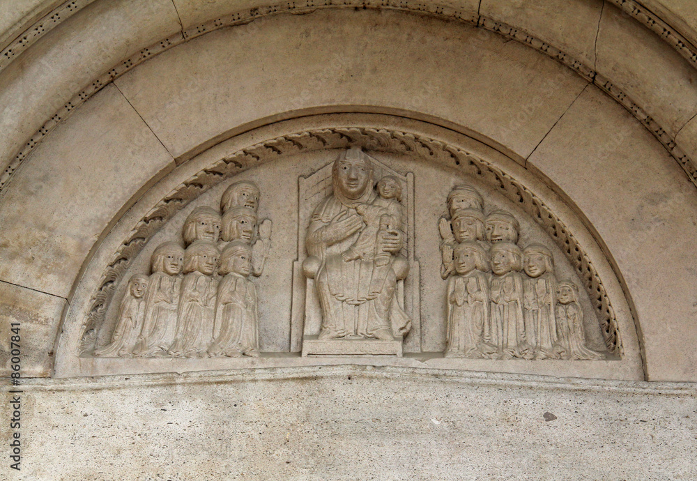 Madonna in trono e oranti; portale del Duomo di Fidenza
