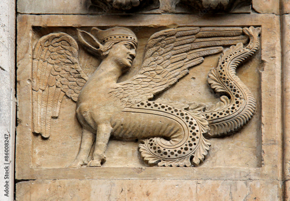 Wall Mural chimera; bassorilievo del Duomo di Fidenza
