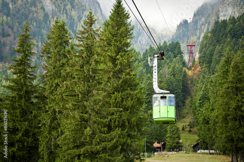 Green cable car © Victor Moussa