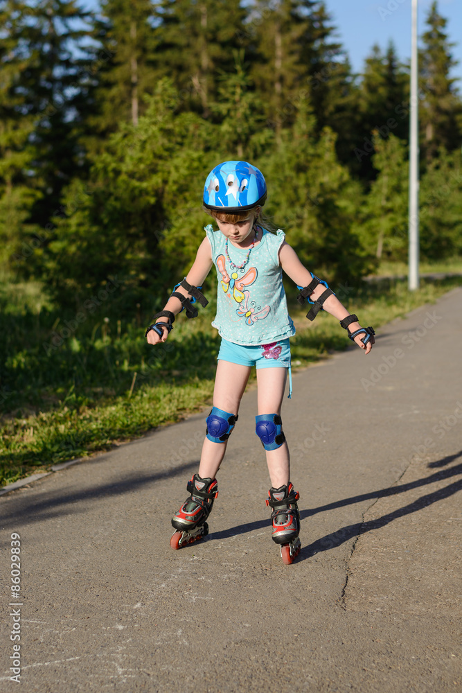 Fototapeta premium Girl roller-skating