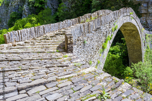 Obraz na płótnie Old stone bridge of Noutsos, Epirus (Greece) w salonie