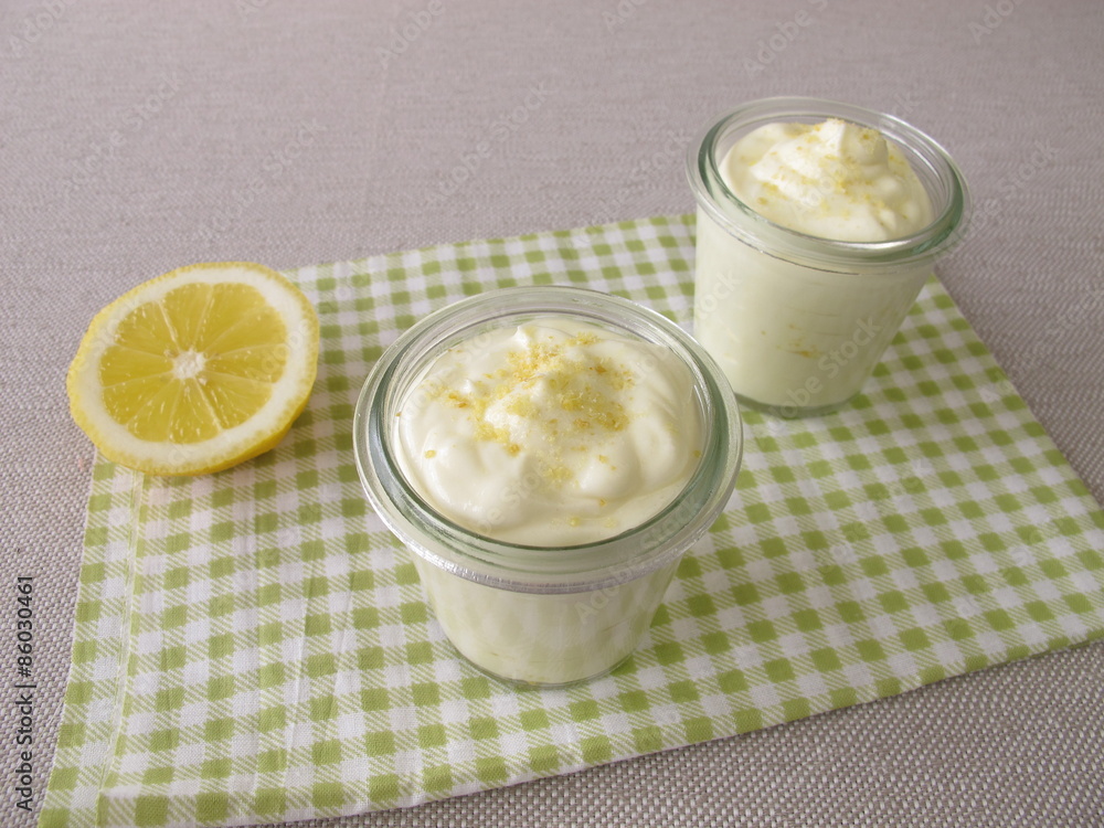 Zitronenquark-Creme im Glas Zitronenquark-Creme im Glas